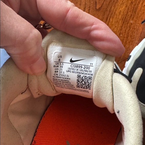 Nike Air Max 270 React - Picture 8 of 10